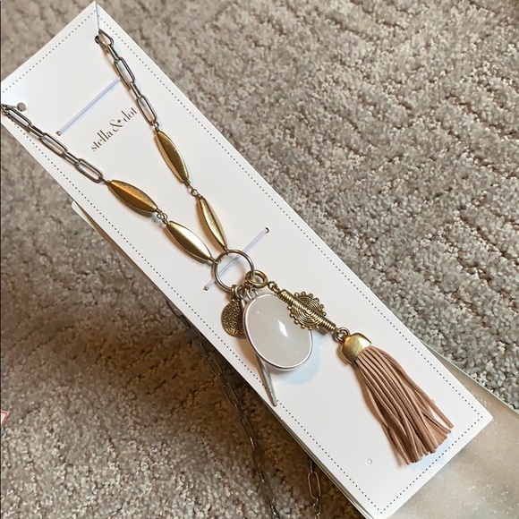 Stella & Dot Jewelry - Victoria Pendant Necklace